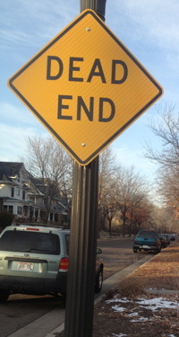 dead end sign at entry to street
