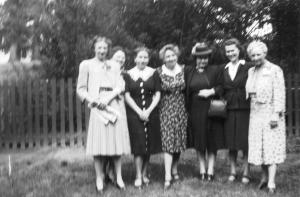 Garden party, 1944 (I)